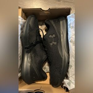 SOLD. SOLD. SOLD!!!!!Under Armour Men's Black Athletic Sneakers